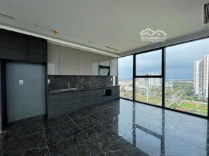 bán căn góc 3pn+1: 160m2 view công viên ciputra. nội thất cơ bản. tầng đẹp. cửa hướng tây