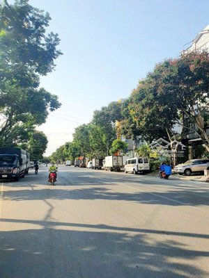 bán nhà mới đẹp đón tết đường 12m đặng thùy trâm (4x22m) gần đh văn lang 4 tầng kề rạch xuyên tâm.