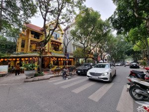 biệt thự làng quốc tế thăng long hơn 200m2 full nội thất thang máy điều hòa âm trần nhà mới đẹp