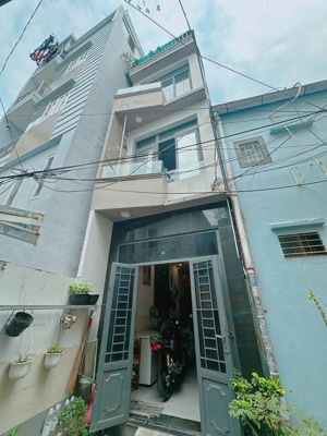 - hàng hiếm phan xích long nhà 3 lầu btct vị trí đắt giá -