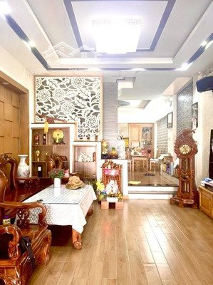 vị trí kd đỉnh, hẻm 10m thông, có vỉa hè rộng, ngang 5,5m, 3 tầng, p.15, tân bình, chỉ 11.x tỷ