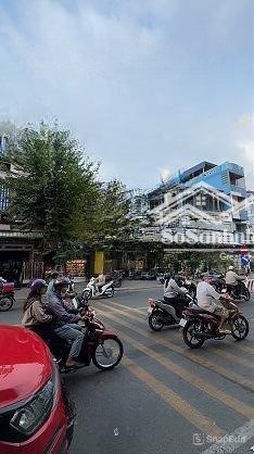 mặt tiền đinh bộ lĩnh ngang 11m, ngay cầu quay bạn nghĩ mở gì ở đây là hợp nhất?