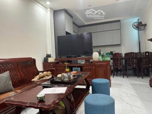 hiếm có khó tìm. nhà lô góc 4 tầng đẹp hot 44.1m2 ngồi nhà xem bắn pháo hoa, gần vin cổ loa