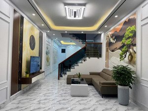 bán nhà trung tâm gần chợ rồng,nhà mới đẹp, 57m2, mt4m, 3 tầng, ô tô đỗ cửa. giá bán 4,xx tỷ. có tl