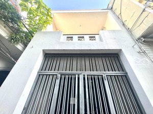 nhà 2 tầng_ 42m2 , ngay phú mỹ_ bình thạnh, sát quận 1 , chỉ 5tỷ2 thương lượng