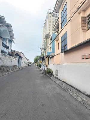 nhà linh đông - thủ đức - hẻm xe hơi giá chỉ 5.9tỷ. còn tl diện tích 102m2 ngang rộng vuôn