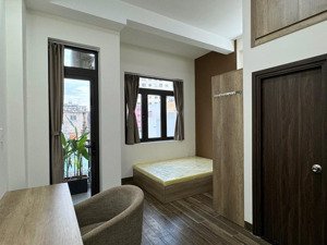cho thuê căn hộ studio ban công 40m2 ngay sân bay tsn