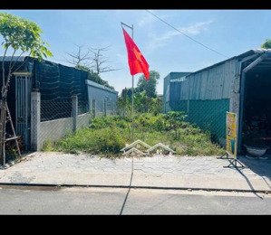 cần tiền cho con du học bán gấp siêu phẩm 125m2 ngay đ.trần văn chẩm . giá 1 tỷ 6, sổ hồng riêng