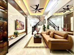 đón tết! mặt ngõ hoàng quốc việt, ngõ thông kinh doanh, 40m ra ô tô, sân xe, nhà đẹp, ở ngay, 48m2