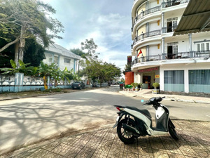 cho thuê nhà góc mặt tiền kdc hưng phú 1 gần trường mầm non ngôi sau