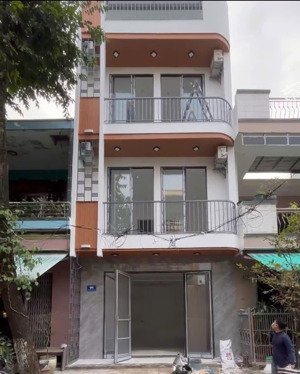 bán tòa căn hộ mới tinh 4 tầng sát cầu rồng. cách biển mỹ khê đà nẵng chỉ 700m. dòng tiền sẵn 45tỷ.