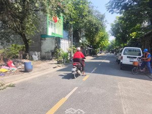 đất nền cl 5x20 sổ đỏ cầm tay đường 12m dân cư đông đúc 73tr/m tại q.2