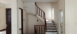 cho thuê nhà văn quán 180m 3 tầng chỉ 30tr, xe tải tránh nhau.