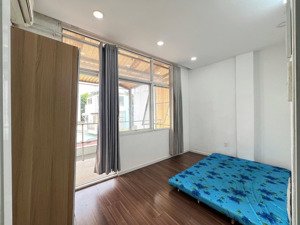 cho thuê căn hộ 2 phòng ngủ bancol, máy giặt riêng, có tủ lạnh , 4 người 4 xe, ngay bờ kè hoàng sa