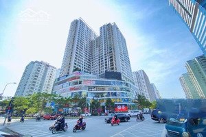 cho thuê chân đế hồ gươm plaza _ trần phú ( hà đông). dt 190m2, 1 tầng , mt 30m, giá: 90 triệu/th