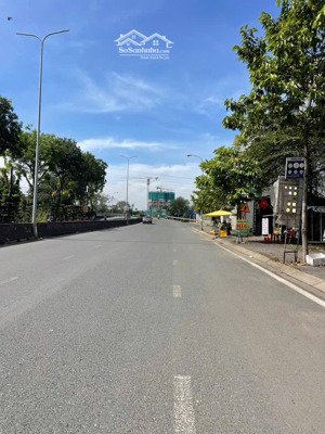 bán nhanh nhà phố khang điền merita đường liên phường giá 16,7 tỷ / đối diện công viên