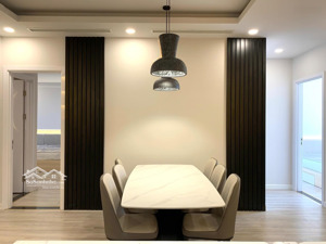 chính chủ bán căn 3 ngủ 107m2 tòa brg 25 lê văn lương. full đồ. ban công đông nam. slot oto