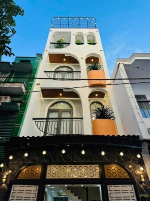 hẻm 1 trục, sát mặt tiền bàu cát, đang sẵn hđ thuê 21 triệu/tháng, kinh doanh gì cũng tốt, sổ sẵn.