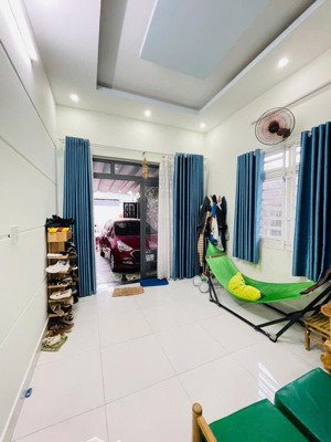nhà 2 tầng 69.3m2 vừa ở vừa kinh doanh xe hơi vào nhà, đường xe hơi né có phòng ngủ trệt 4.8 tỷ tl