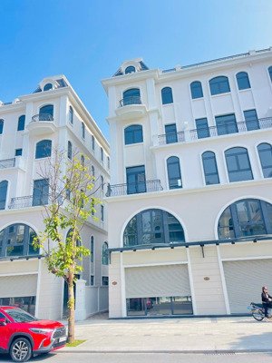 bom tấn shop 2 mt 6 tầng duy nhất vin2, đối diện 9 tòa cc mtr. giảm tới 3 tỷ