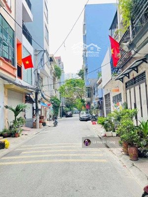 phân lô quân đội gần hồ tây- hiếm nhà bán - 55m2 - 2 thoáng - ô tô đỗ cửa-ngõ thông các ngả -18,2tỷ