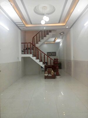 Nhà sổ riêng hoàn công 2.4 tỷ 105 m2 , đường ô tô