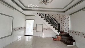 bán nhà hẻm xe hơi bên hông chợ thủ đức,nhà 1 trệt 1 lầu sổ hồng riêng lh: 