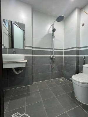 bán nhà ngõ 320 xuân phương 30m 5 tầng mt4m 6,5 tỉ. nhà mới toanh, ánh nắng tràn ngập, thoáng sáng