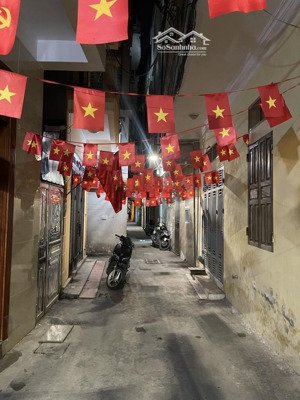 chính chủ bán nhà trung văn phùng khoang vị trí đẹp, gần mặt phố, ngõ trước nhà rộng thoáng.