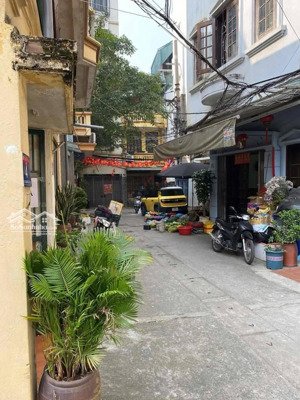 ccmn hoàng hoa thám ô tô, ngõ thông, cách vài nhà ra phố, thang máy 60m mt 4m giá 21 tỷ