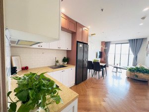 gia đình chuyển vào sài gòn định cư cần bán căn 2pn 1vs, dt 55m2 full nội thất tại vinhomes ocp