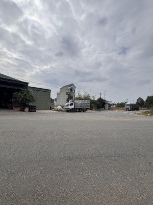 bán đất tặng nhà kho tại phú tân thủ dầu một, dt 5x30 full thổ cư