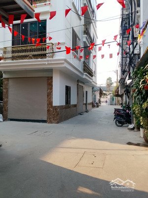 nhà 3 tầng kiến trúc hiện đại, cách mỹ đình 5km