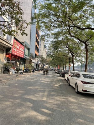 cầu giấy- nhà đẹp-mặt phố ô tô tránh - vỉa hè rộng - kinh doanh bất chấp-giá trị tiềm năng