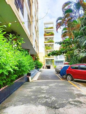 hiếm cc 100m2 bình thạnh , đường ẩm thực nguyễn gia trí ,d5,d3 đối diện đh ngoại thương ,hutech .