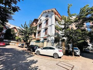 siêu lô góc ô tô 7 tấn quay đầu lô góc 3 mặt thoáng duy nhất tt cầu giấy hqv, với dt: 120m2 ngang