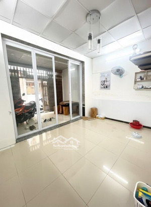 nhà bán hẻm xe hơi lạc long quân, dt 63m, nở hậu