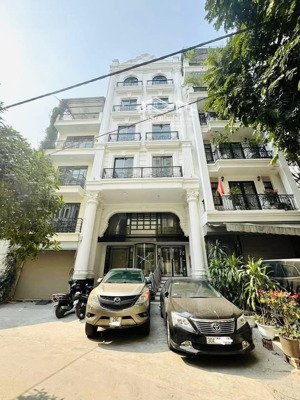 chính chủ gửi bán toà nhà phố nguyễn hoàng :165m2,9 tầng,mt:7m.giá:72tỷ.lh:0888999766