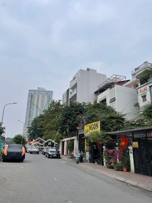 bán nhà dân xây-gần mipec long biên-dt 80m2*5 tầng*mt 6,8m-ngõ thông-oto ra vào-sổ vuông