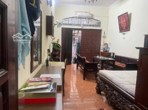 bán nhà rẻ nhất phố ngọc lâm,lb hàng xóm mipec 68m 3tầng ,dân xây-4phòng ngủ chỉ 9,x tỷ