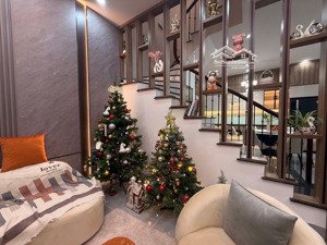 nhà đẹp long lanh,ngọc lâm đi bộ lên cầu chương dương 50m 5tầng mặt tiền 4,9m-full nội thất ở ngay