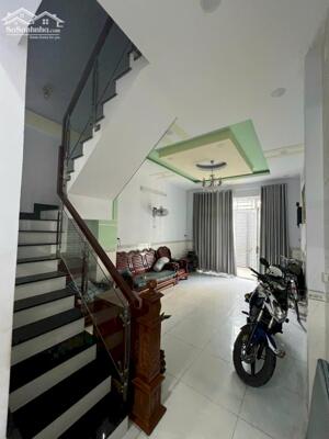 Bán nhà ngộp bank ngang 4m 54m2 hẻm xe hơi đường Nguyễn Văn Quá Quận 12 giá chỉ 4.X tỷ