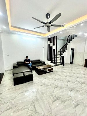 đẳng cấp! nhà cầu giấy lô góc 2 thoáng, kinh doanh nhỏ, vf3 vào nhà, sổ vuông đẹp, dân xây, 7.99 tỷ