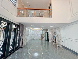 nhà mới tinh -5 lầu đón tết 2026 -4pn- xe hơi đậu trước nhà.