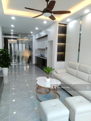 bán nhà phạm văn đồng, phân lô 7 tầng tm, ô tô đỗ cửa, 50m ra phố, để xe cạnh nhà 37m2 nhỉnh 9 tỷ