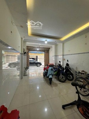 mtkd phú thọ hòa - 4.2x22 (hậu 7.8, vuông vức) - có hẻm sau 5m - sổ 116m2 - giá chỉ 190tr/m2 còn tl