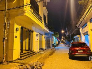 nhà mặt đường tuyến 2 ngô gia tự - lô góc - oto ra vào thoải mái