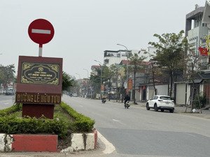 chủ cần xoay tài chính giảm sâu hơn tỷ để bán nhanh nhà 3tầng 97m nguyên khê-thang máy,kinh doanh