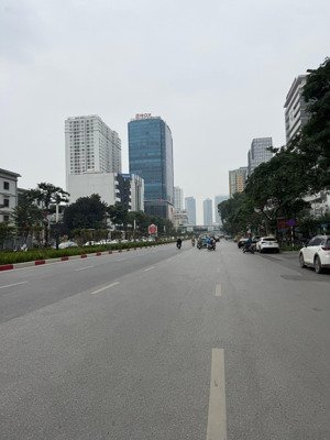 bán căn hộ chung cư - lô góc nguyễn chí thanh, đống đa- dt 133 m2x 3 ngủ - tầng 11,- 12,9 tỷ .