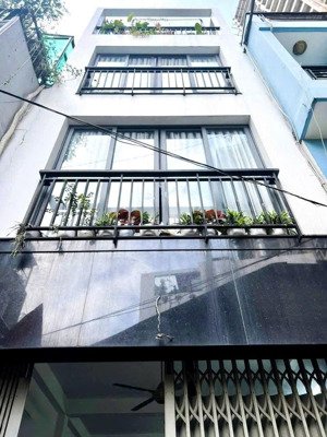 siêu phẩm quận 1 đề thám - 4 tầng mới đẹp - sổ vuông a4 - chủ gấp bán giảm sốc 1.2 tỷ